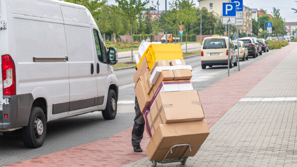 Rund um den Black Friday steigt das Bestellvolu men, aber auch der Arbeitsdruck f&uuml;r Zustellende.
