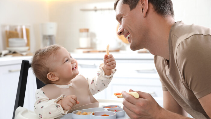 Vater mit Baby