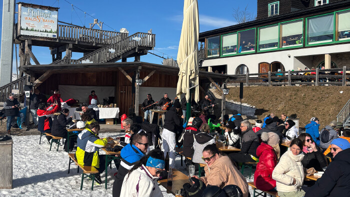 Traumhaftes Wetter und beste Stimmung herrschte beim AK-Skitag in Mariazell.