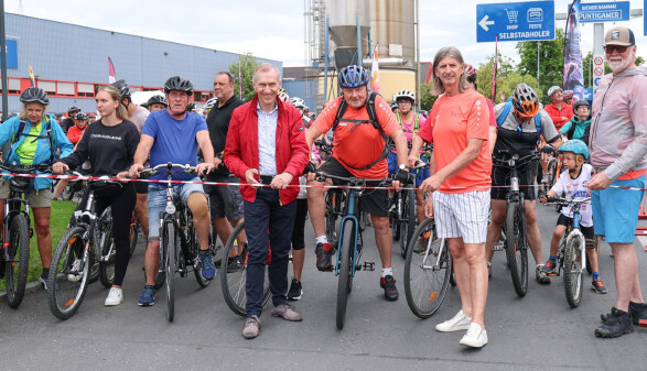 Start des 24. Familienradwandertags von Graz nach Leibnitz. Mit dabei: AK-Pr&auml;sident Josef Pesserl, AK-Vizepr&auml;sident Franz Endthaller und AK-Vizepr&auml;sident Gernot Acko.