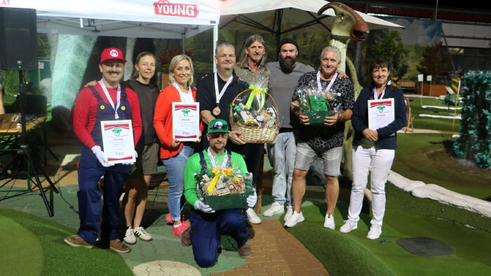 Siegerehrung bei der AK-ÖGB Minigolf-Trophy beim Center West