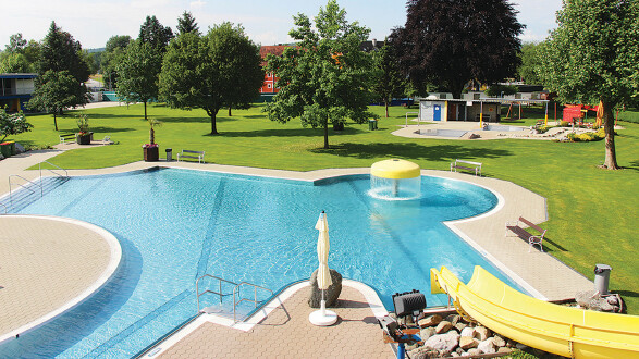 Mit der ACard gibt es am 21. Juni im Freibad Frauental den Eintritt um die H&auml;lfte und einen Gutschein f&uuml;rs Mittagessen.