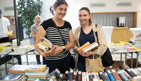 Beim AK-Bücherflohmarkt konnten Interessierte Bücher, DVDs und Zeitschriften günstig kaufen.