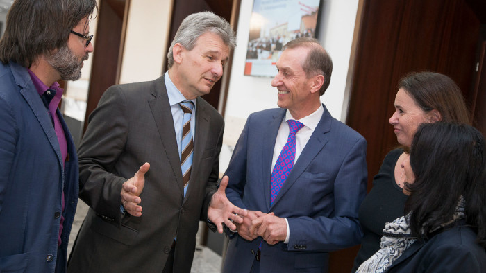 ÖGB-Präsident Erich Foglar im Gespräch mit AK-Präsident Josef Pesserl und AK-Vizepräsidentin Patricia Berger (v.l.) 