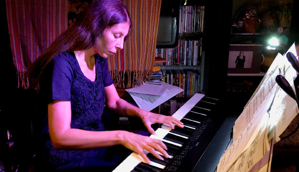 Im Jänner und Februar spielt unter anderen Eva Bajic im Kunstgarten. Mit der ACard 28 Prozent sparen. © Eva Bajic, AK Stmk Im Jänner und Februar spielt unter anderen Eva Bajic im Kunstgarten. Mit der ACard 28 Prozent sparen. © Eva Bajic, AK Stmk