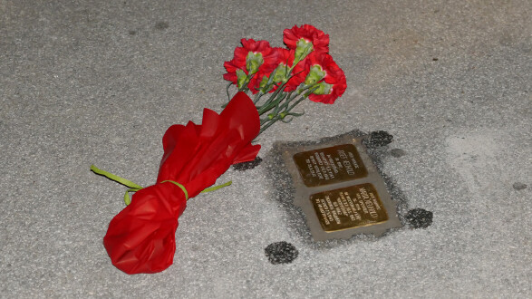"Stolpersteine" als Gedenken an Mitglieder der Familie Neuhold, die im Widerstand gegen die Nazis aktiv waren und dies mit dem Leben bezahlten.