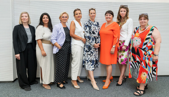 Von links: Studienleiterin Lisa Mittischek, Yvonne Popper-Pieber (stv. Landesgeschäftsführerin AMS Stmk.), Gabriele Lechner (Vizepräsidentin WKO Stmk.), Bernadette Pöcheim (Leiterin der Abteilung Frauen & Gleichstellung in der AK Stmk.), FELIN-Geschäftsführerin Christiane Katschnig-Otter, LH-Stv. Manuela Khom,Nina Zechner (stv. Geschäftsführerin Industriellenvereinigung Stmk.) und Doris Kirschner (Leiterin des Referats Frauen und Gleichstellung der Stadt Graz)