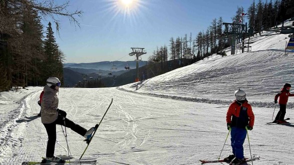 Herrliches Wetter und beste Pistenbedingungen gab's beim AK-Skitag auf der Brunnalm. © Derler, AK Stmk