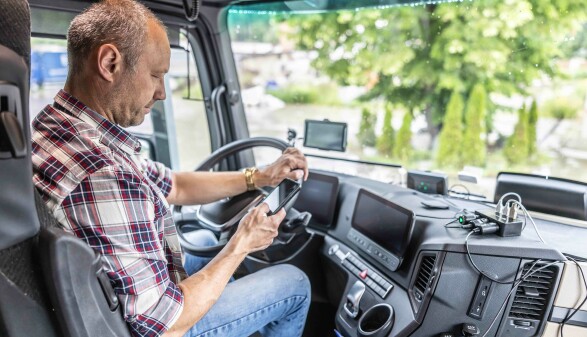 Viele besorgte Anfragen gibt es zu Handy-Apps, die für die Firma Zeit und Ort von Beschäftigten im LKW oder Außendienst aufzeichnen.