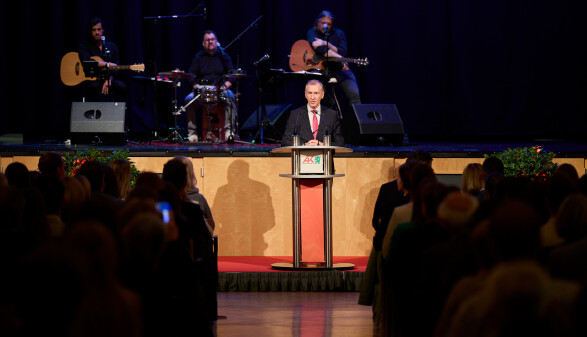 AK-Präsident Josef Pesserl begrüßte die Studierenden zur Verleihung wissenschaftlicher Förderungen.
