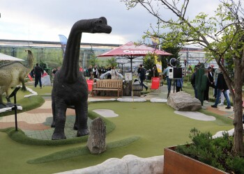 9. Minigolf Trophy Center West