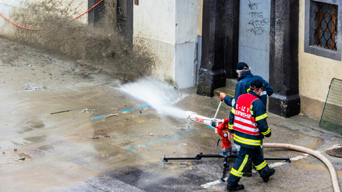 Aufräumarbeiten nach Hochwasser