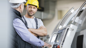 Betriebsrat und Arbeitsinspektor im Gespr&auml;ch