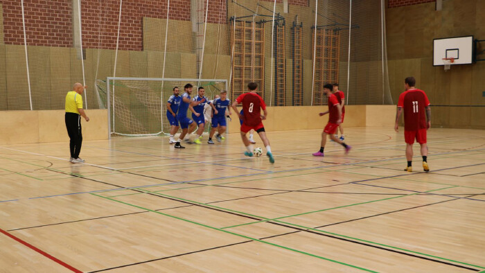 Beim Hallenfu&szlig;ball-Landesfinale traten zehn Teams gegeneinander an.