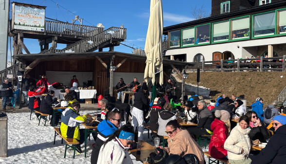 Traumhaftes Wetter und beste Stimmung herrschte beim AK-Skitag in Mariazell.