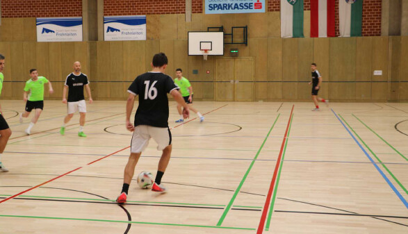 Beim Hallenfußball-Landesfinale traten zehn Teams gegeneinander an.