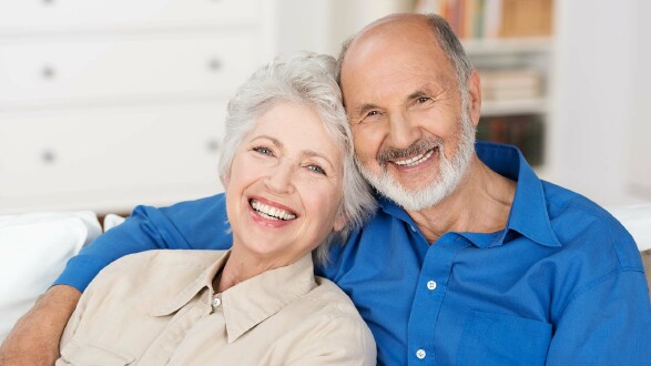 Gl&uuml;ckliches Pensionisten-Ehepaar