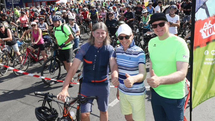 Start des 23. Familienradwandertags von Graz nach Leibnitz. Mit dabei (v.l.): AK-Vizepräsident Franz Endthaller, AK-Präsident Josef Pesserl und AK-Vizepräsident Gernot Acko.