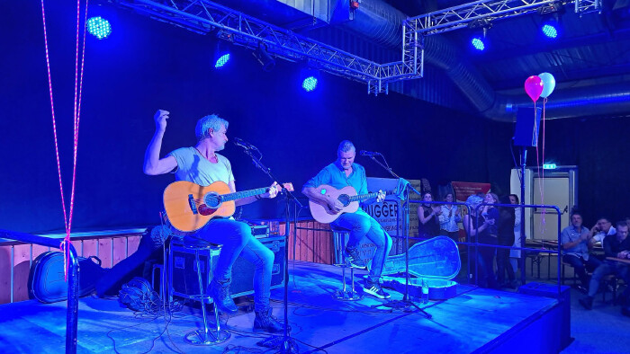 Am 10. Oktober spielen "dezwa" in der Mehrzweckhalle G&ouml;ssendorf ein Live-Konzert