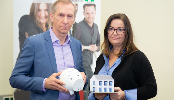AK-Präsident Pesserl Josef Pesserl mit Bettina Schrittwieser, Leiterin des Konsumentenschutzes. © Buchsteiner, AK Stmk AK-Präsident Pesserl Josef Pesserl mit Bettina Schrittwieser, Leiterin des Konsumentenschutzes. © Buchsteiner, AK Stmk