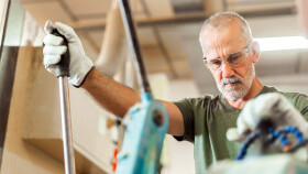 &Auml;lterer Fabriksarbeiter