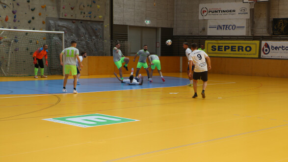 Spannende Spiele gab es bei den Hallenfußballturnieren in Leoben.