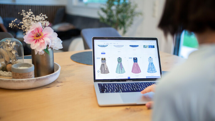 Wichtig: Bei Onlineshops immer das Impressum und die AGB kontrollieren.