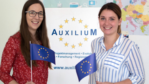 Cornelia Maas (l.) und Tamara Marzi vom Verein Auxilium, der die Praktika organisiert. © Deckan, AK Stmk