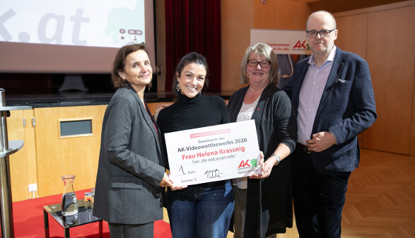 AK-Sozialbereichsleiterin Bernadette P&ouml;cheim, Video-Wettbewerbssiegerin Helena Krassnig, AK-Vorstandsmitglied Beatrix Eiletz und AK-Pflegeabteilungsleiter Alexander Gratzer (von links)