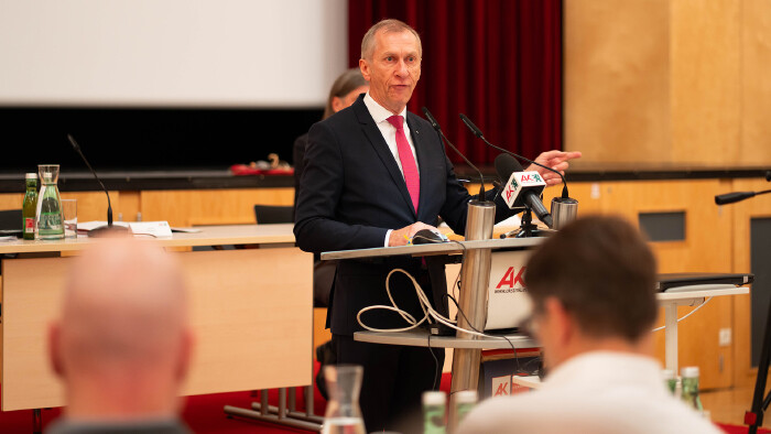 AK-Präsident Josef Pesserl sprach sich für umfassende Investitionen durch die öffentliche Hand aus.