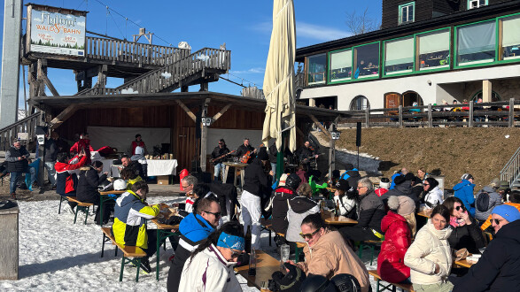 Traumhaftes Wetter und beste Stimmung herrschte beim AK-Skitag in Mariazell.