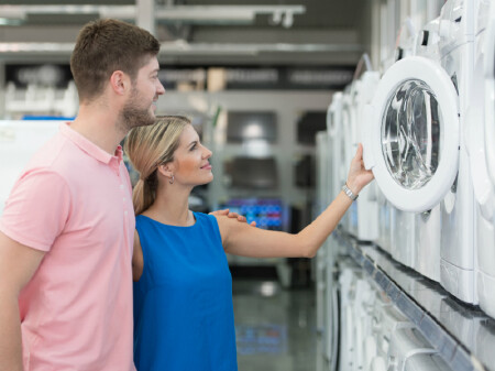 P&auml;rchen kauft Waschmaschine