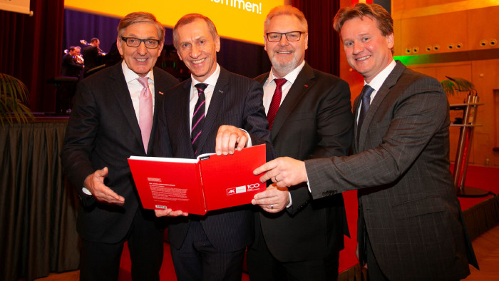 Sozialpartner gratulierten zu 100 Jahre AK: WK-Präsident Josef Herk, ÖGB-Vorsitzender Horst Schachner und IV-Präsident Georg Knill mit AK-Präsident Josef Pesserl. © Eder, AK Stmk Sozialpartner gratulierten zu 100 Jahre AK: WK-Präsident Josef Herk, ÖGB-Vorsitzender Horst Schachner und IV-Präsident Georg Knill mit AK-Präsident Josef Pesserl. © Eder, AK Stmk