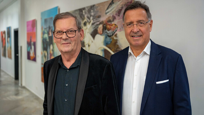 K&uuml;nstler Werner Stadler (links) und AK-Direktor Dr. Johann Scheuch bei der Ausstellungser&ouml;ffnung..