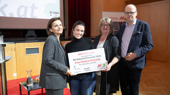 AK-Sozialbereichsleiterin Bernadette P&ouml;cheim, Video-Wettbewerbssiegerin Helena Krassnig, AK-Vorstandsmitglied Beatrix Eiletz und AK-Pflegeabteilungsleiter Alexander Gratzer (von links)