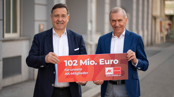AK-Direktor Dr. Johann Scheuch (l.) und AK-Pr&auml;sident Josef Pesserl pr&auml;sentierten die AK-Leistungsbilanz 2025.