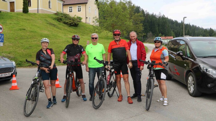 AK-Präsident Josef Pesserl (2.v.r.) war beim Radtag in Arnfels mit dabei.