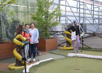 9. Minigolf Trophy Center West
