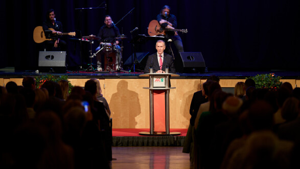 AK-Präsident Josef Pesserl begrüßte die Studierenden zur Verleihung wissenschaftlicher Förderungen.