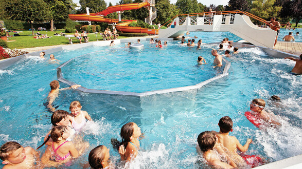 50 Prozent Erm&auml;&szlig;igung auf den Eintritt mit der ACard am 9. August im Freibad Weiz.