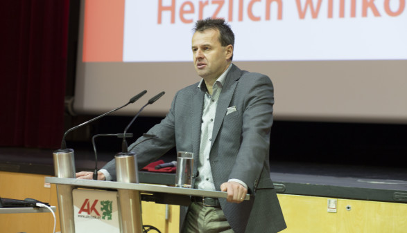 Prof. Dr. Dr. Werner Anzenberger betonte in seiner Rede die Wichtigkeit der SVP. © Temel, AK Stmk