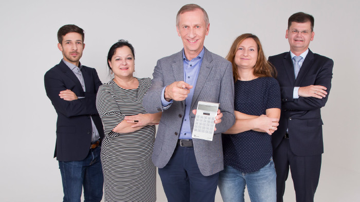 AK-Präsident Josef Pesserl (Mitte) mit dem AK-Steuerteam. © Graf-Putz, AK Stmk AK-Präsident Josef Pesserl mit dem AK-Steuerteam. © Graf-Putz, AK Stmk