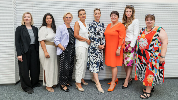 Von links: Studienleiterin Lisa Mittischek, Yvonne Popper-Pieber (stv. Landesgeschäftsführerin AMS Stmk.), Gabriele Lechner (Vizepräsidentin WKO Stmk.), Bernadette Pöcheim (Leiterin der Abteilung Frauen & Gleichstellung in der AK Stmk.), FELIN-Geschäftsführerin Christiane Katschnig-Otter, LH-Stv. Manuela Khom,Nina Zechner (stv. Geschäftsführerin Industriellenvereinigung Stmk.) und Doris Kirschner (Leiterin des Referats Frauen und Gleichstellung der Stadt Graz)