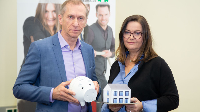 AK-Präsident Pesserl Josef Pesserl mit Bettina Schrittwieser, Leiterin des Konsumentenschutzes. © Buchsteiner, AK Stmk AK-Präsident Pesserl Josef Pesserl mit Bettina Schrittwieser, Leiterin des Konsumentenschutzes. © Buchsteiner, AK Stmk