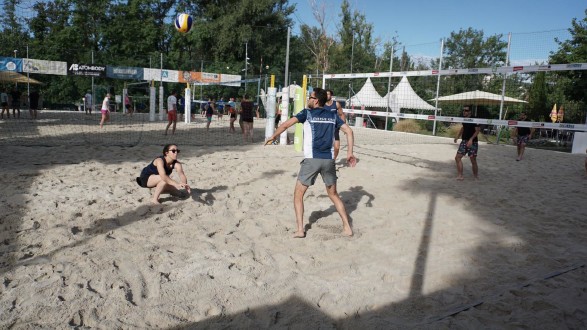 Beim Mur Beach in Graz lieferten sich zwölf Teams einen tollen Wettkampf. © -, AK Stmk