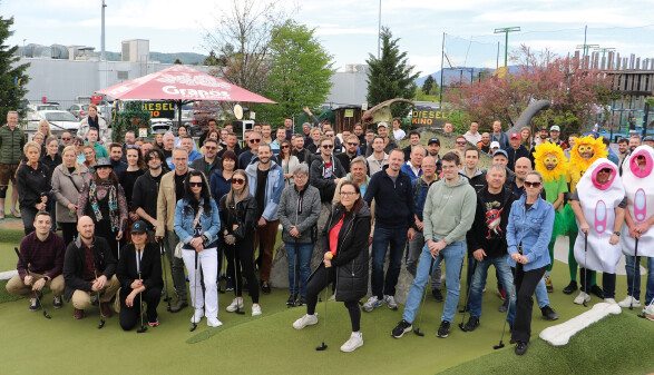 &Uuml;ber 50 Zweier-Teams bei der AK-&Ouml;GB Minigolf-Trophy beim Center West