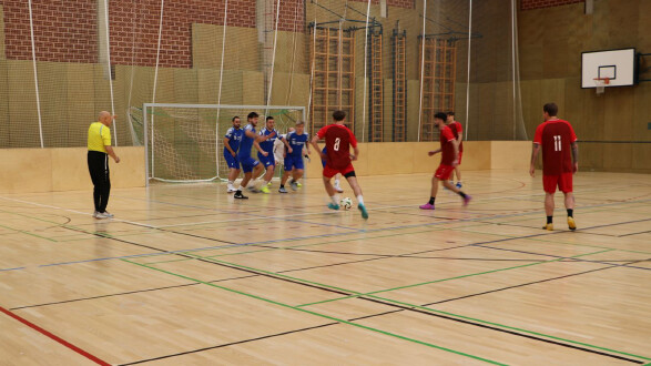 Beim Hallenfu&szlig;ball-Landesfinale traten zehn Teams gegeneinander an.