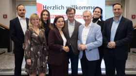 Dialog-Team: Die AK-Expert:innen mit AK-Pr&auml;sident Josef Pesserl (Dritter von Rechts).