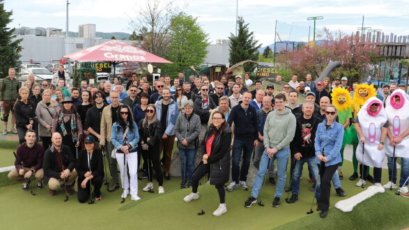 &Uuml;ber 50 Zweier-Teams bei der AK-&Ouml;GB Minigolf-Trophy beim Center West