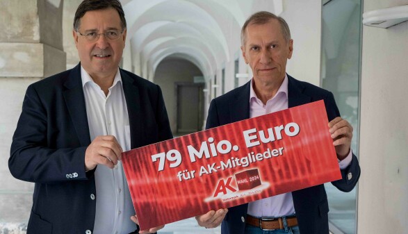 AK-Direktor Dr. Johann Scheuch (l.) und AK-Präsident Josef Pesserl präsentierten die AK-Leistungsbilanz 2023. 